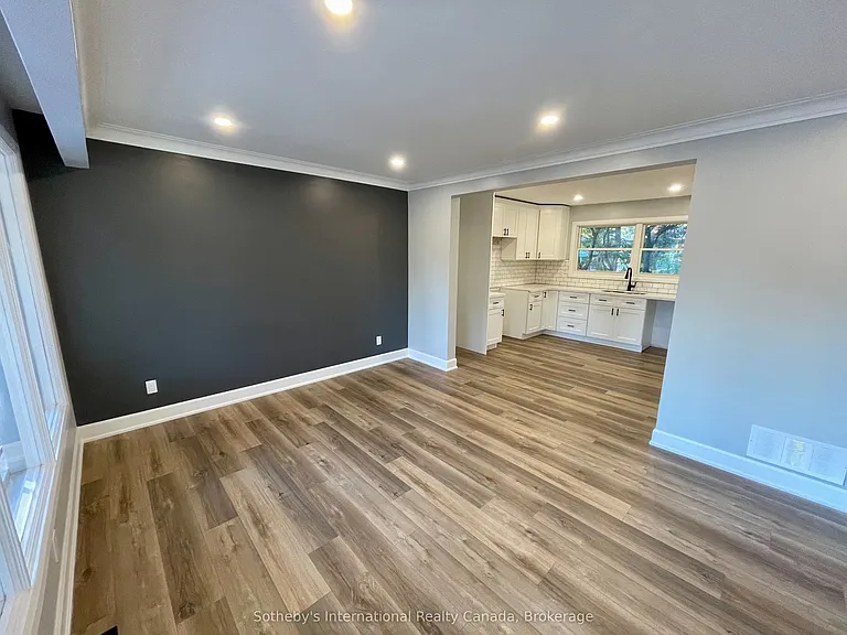 39 Silvercreek Pkwy N #MAIN LEVEL — Photo 19