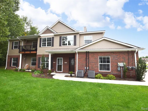 899 Watercress Ln, Fenton, MI 48430