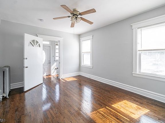 4th image of 75-77 Lindsley Ave