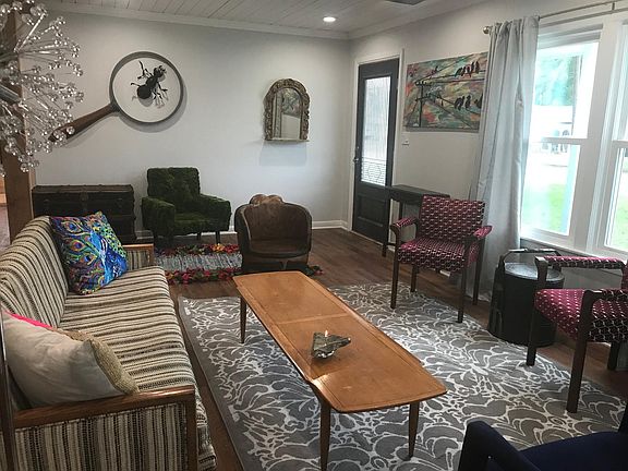 3rd image of 1044 Dunlap Dr