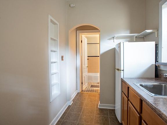 3rd image of 1669 N Humboldt Ave #4