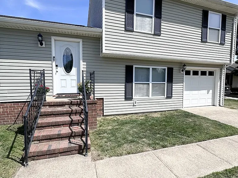 509 Bowling Green Ct — Photo 2