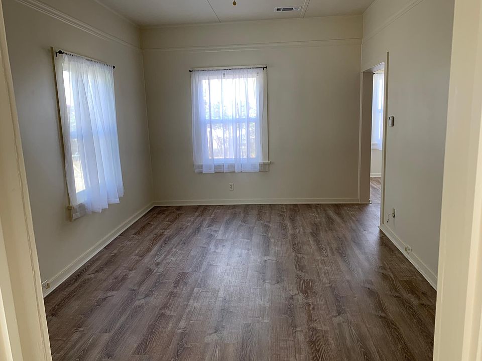 2nd image of 700 Pilcher St