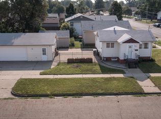 321 S 15th St, Bismarck, ND 58504