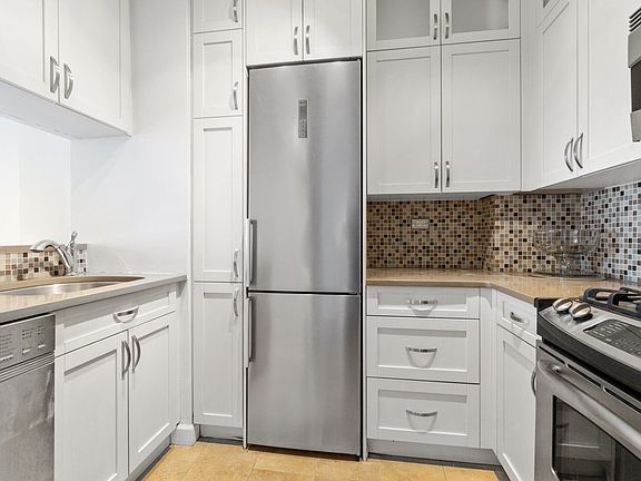 5th image of 7 E 14th St APT 20P