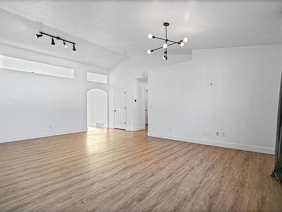 5th image of 1572 S Bridle Path Loop