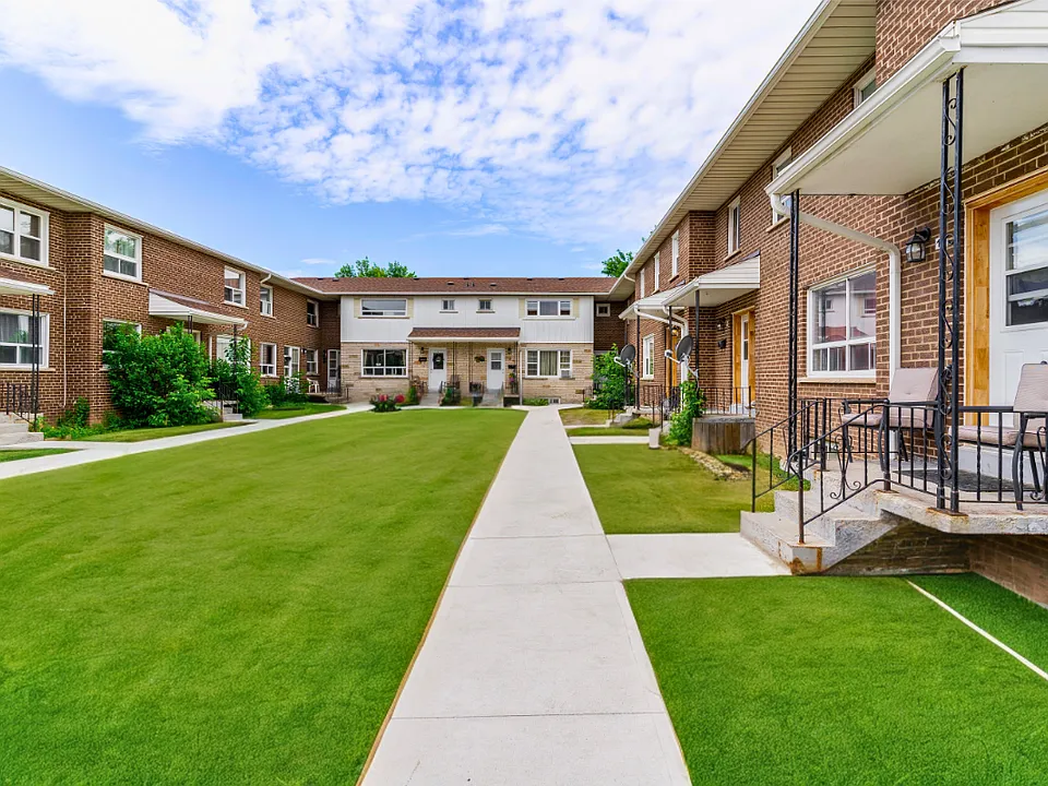 2418 Glenwood School Dr