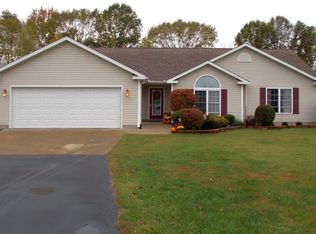 1504 McCowen Ln, Carterville, IL 62918