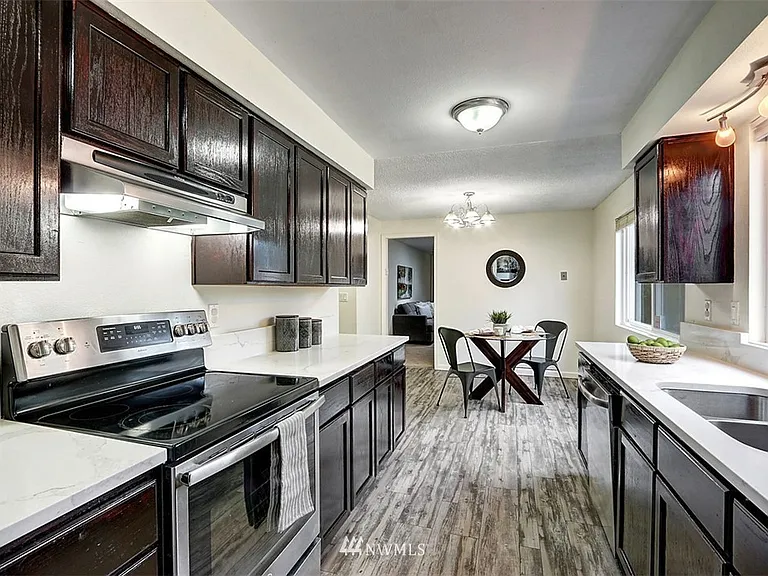 1606 Lake Youngs Way SE — Photo 8