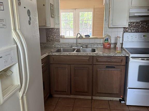 4th image of 2509 25TH AVENUE W
