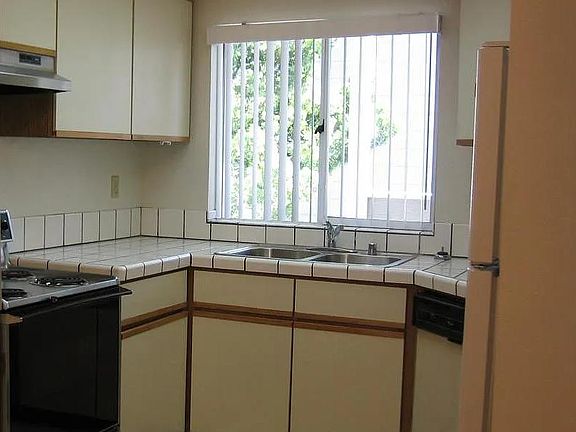5th image of 1599 Thorncrest Dr