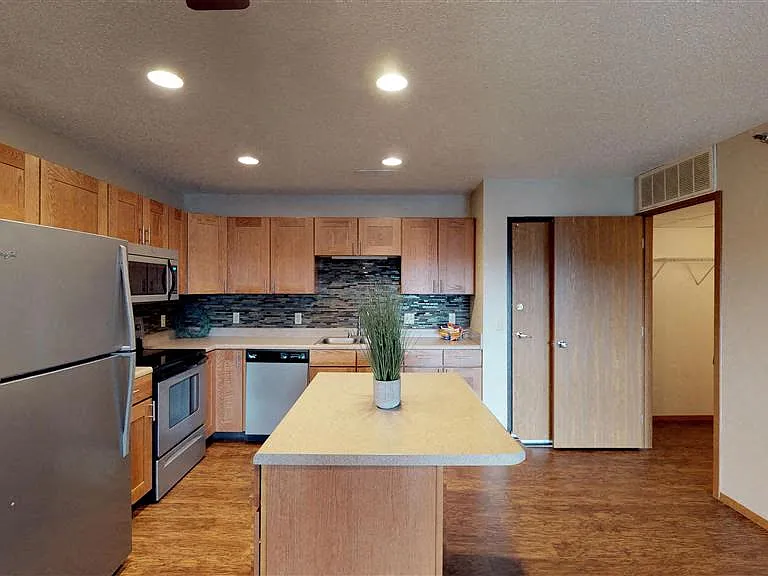 Oxbow Park Apartments — Photo 32