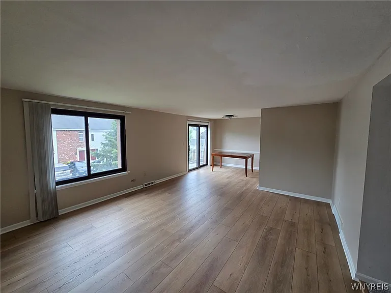 55 Greenwich Dr #4 — Photo 2