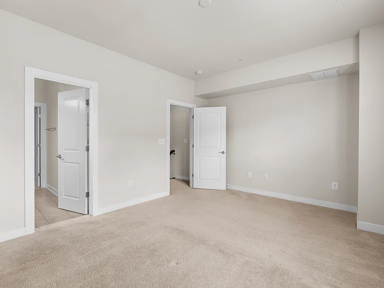 9780 Fields Rd — Photo 16