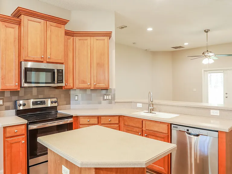 3146 Wandering Oaks Dr — Photo 7