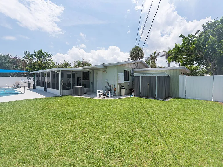 347 S Lakeside Dr — Photo 45