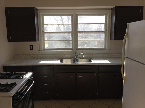 3rd image of 3534 Brockton Ln APT 3