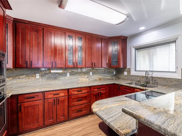 1118 Hala Dr, Honolulu, HI 96817