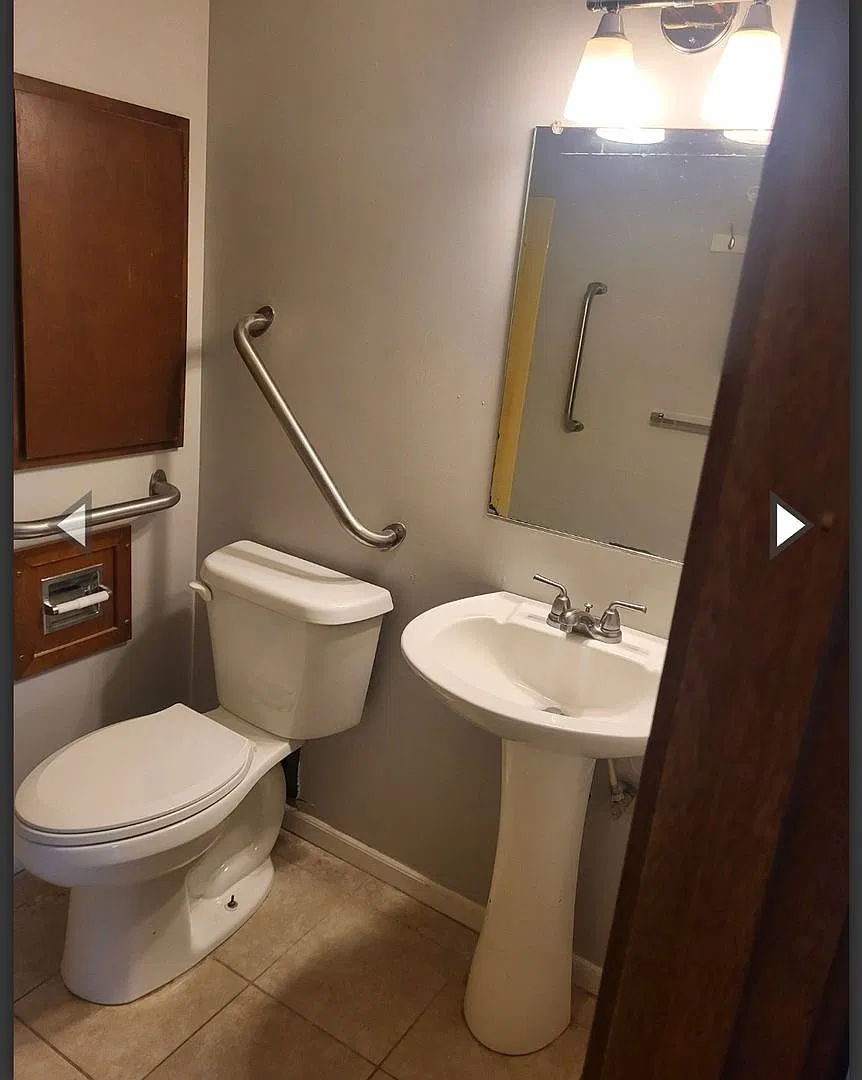 Ackley — Photo 4