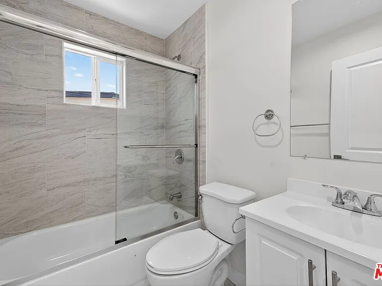 3436 Hunter St — Photo 9