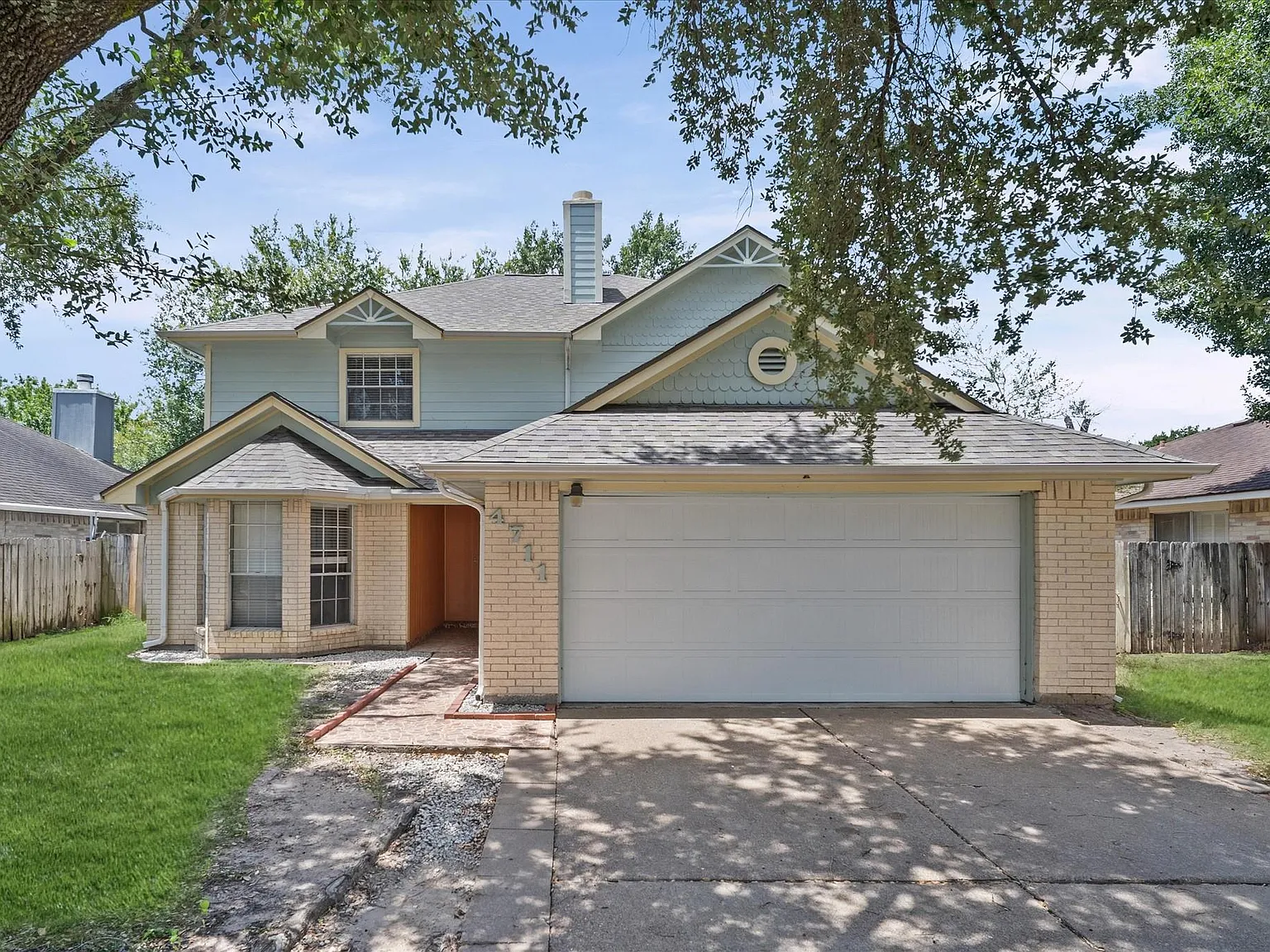 3 bed, 2.5 bath, 2231 sqft, $2,100 — Photo 1