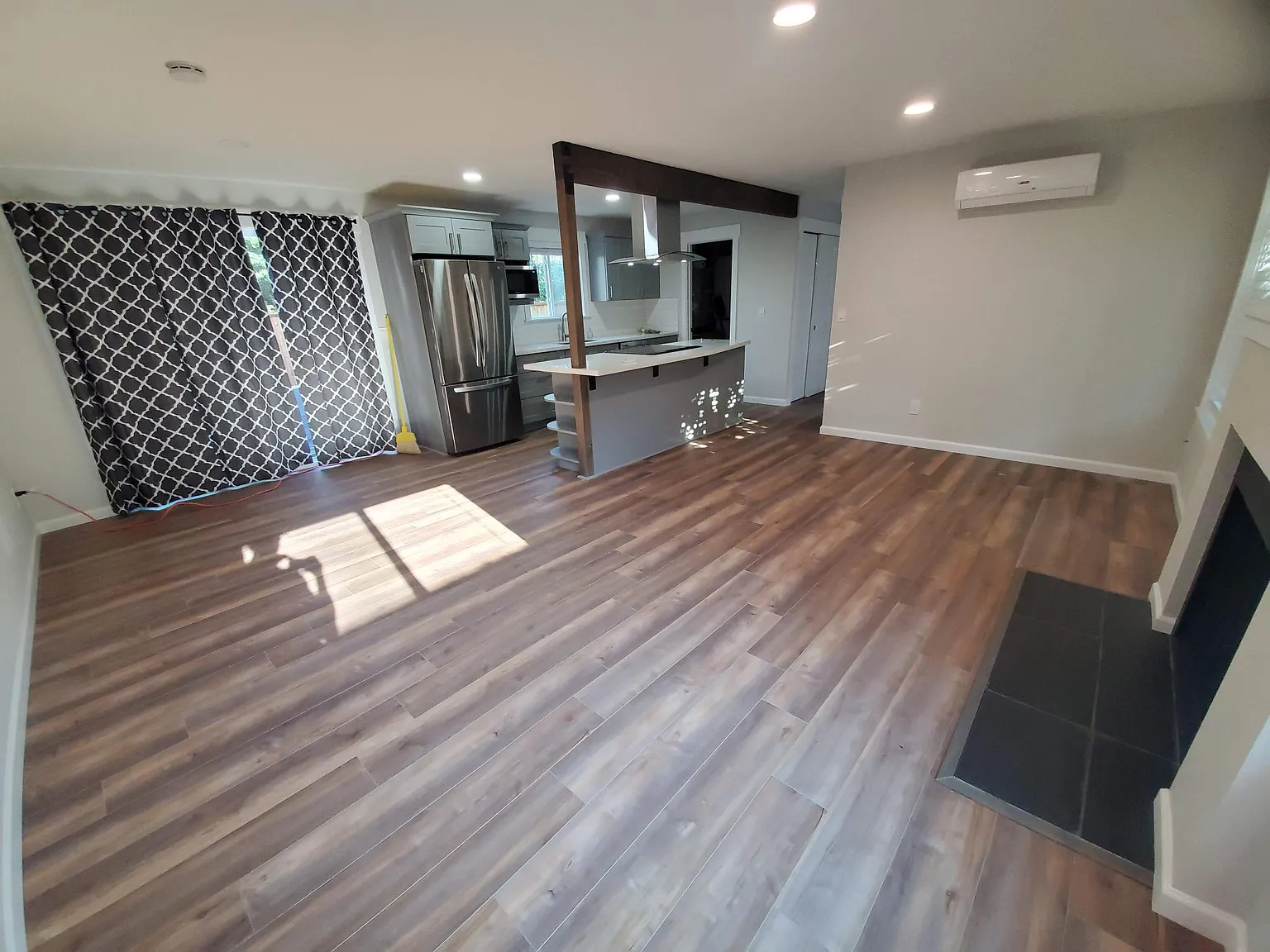2 bed, 2.5 bath, 1400 sqft, $3,050 — Photo 2