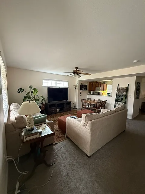 4 bed, 2090 sqft, $2,700 — Photo 4