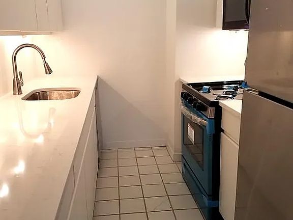 5th image of 303 Greenwich St #3D