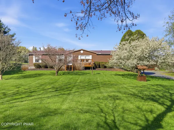 513 Dairy Ln, Brodheadsville, PA 18322