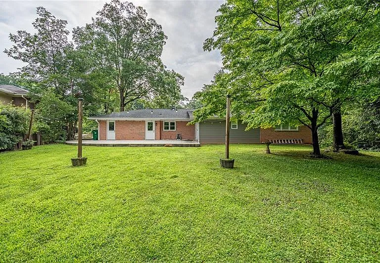 2470 Landeau Cir — Photo 4