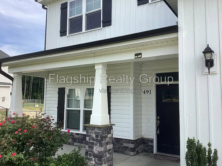 491 Fallingbrook Dr — Photo 2