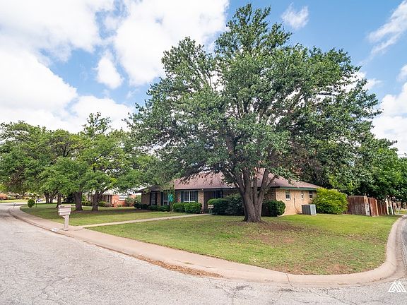 4th image of 2702 Briargrove Ln