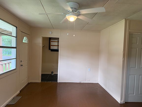 3rd image of 957 Hilltop Ct