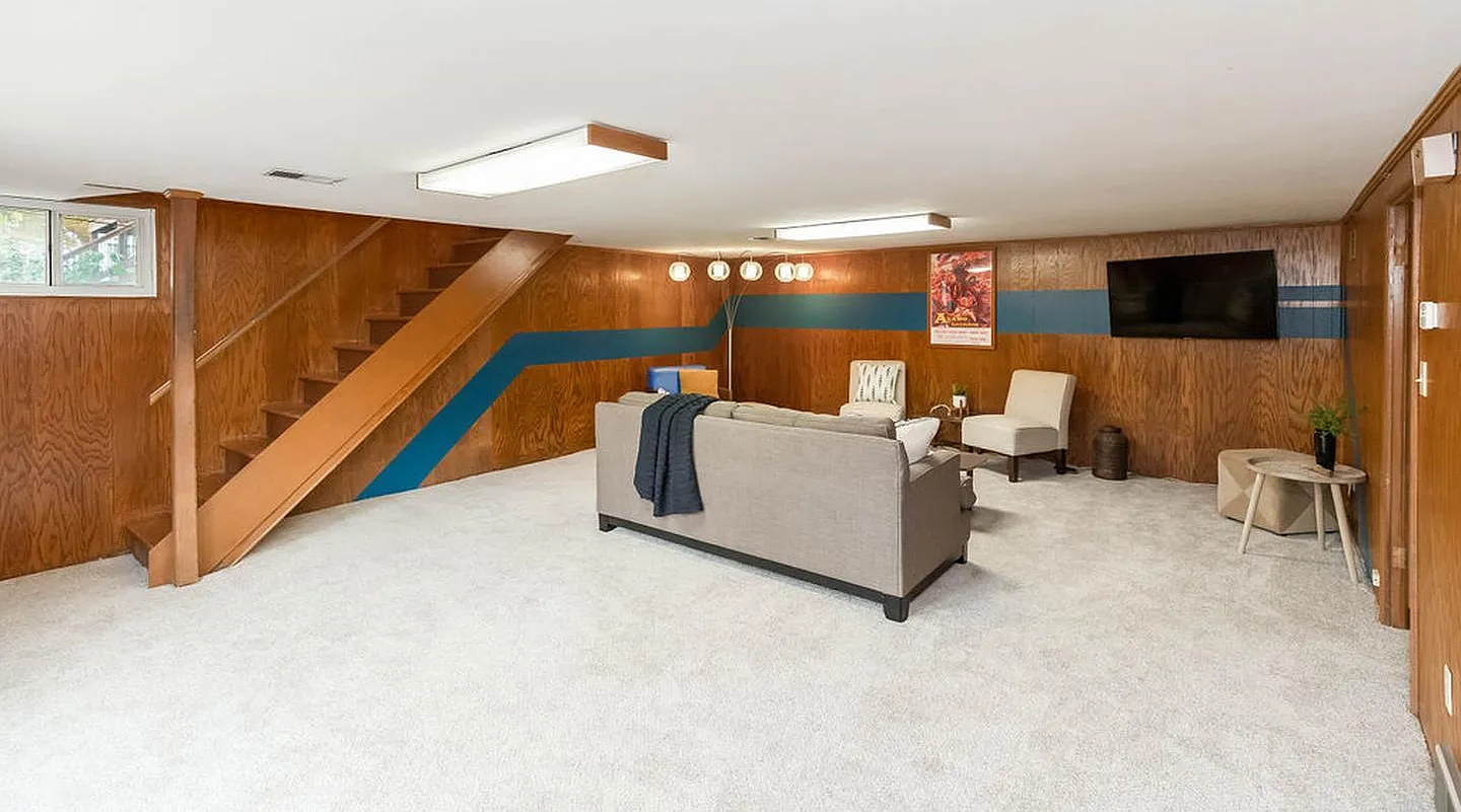 Inviting Kansas City home near Waldo with a spacious backyard — Photo 3
