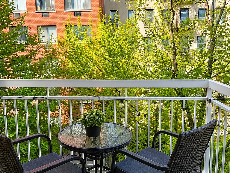 517 W 46th St #404 — Photo 7