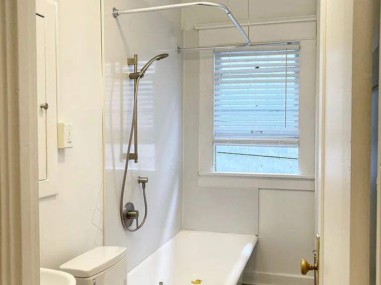 Virginian Apartments — Photo 11