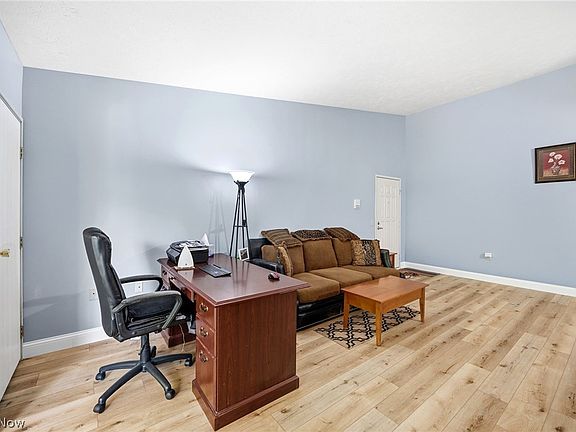 5th image of 10391 Glenway Dr APT 202