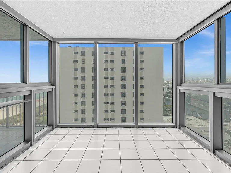 2655 Collins Ave #1710 — Photo 19