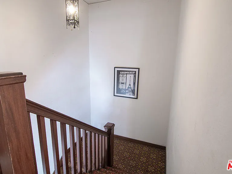 170 1/2 S Sycamore Ave — Photo 6