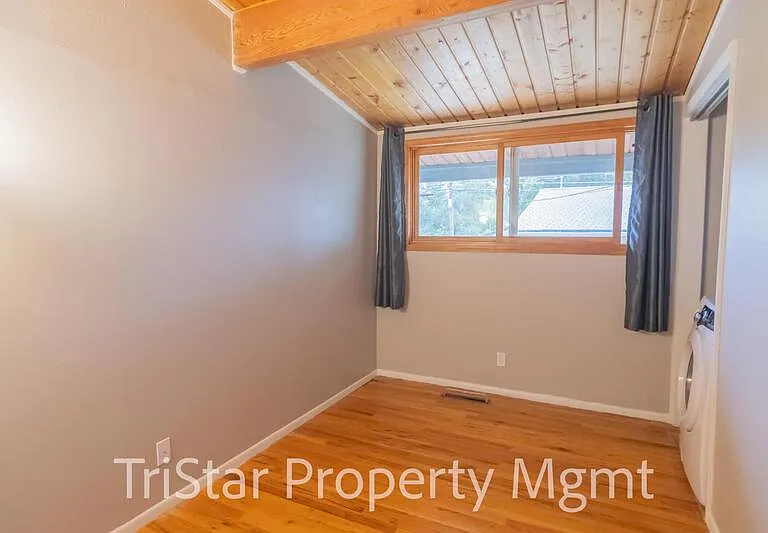 3212 Illinois Ave — Photo 9
