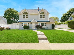 130 Coach Ln, Levittown, NY 11756