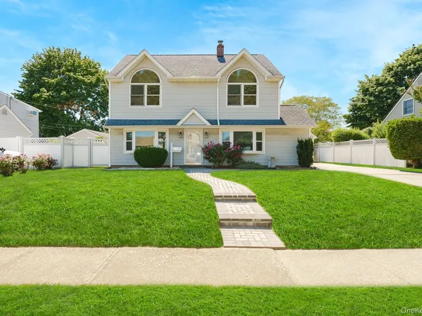 130 Coach Lane, Levittown, NY 11756