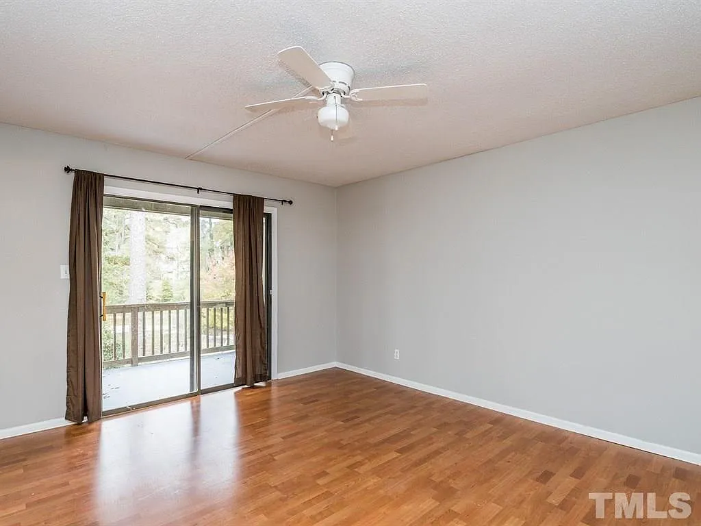 2 bed, 1040 sqft, $1,595 — Photo 2