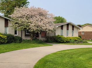 28379 Kingsberry St, Chesterfield, MI 48047