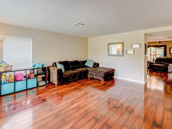 5th image of 13643 Phoenix Dr