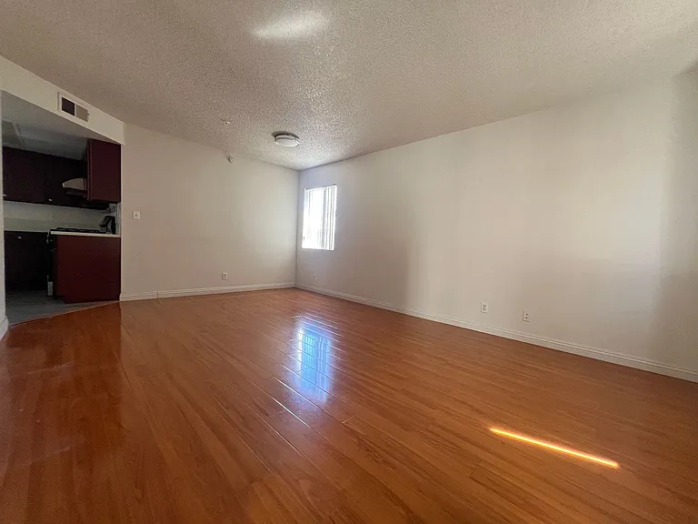 2200 Larch St — Photo 11