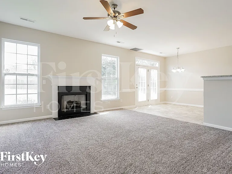 705 Hawthorn Ridge Dr — Photo 4