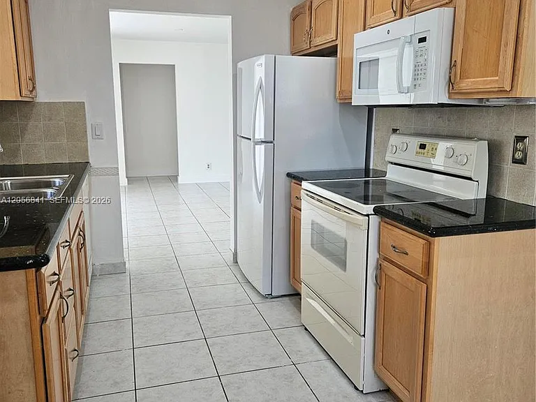 1400 NW 90th Way — Photo 5