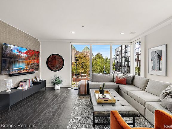 5th image of 311 Alfred St