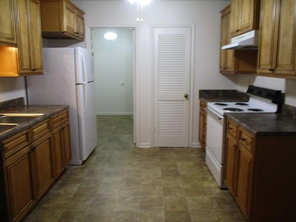 3rd image of 313 Somerset Dr